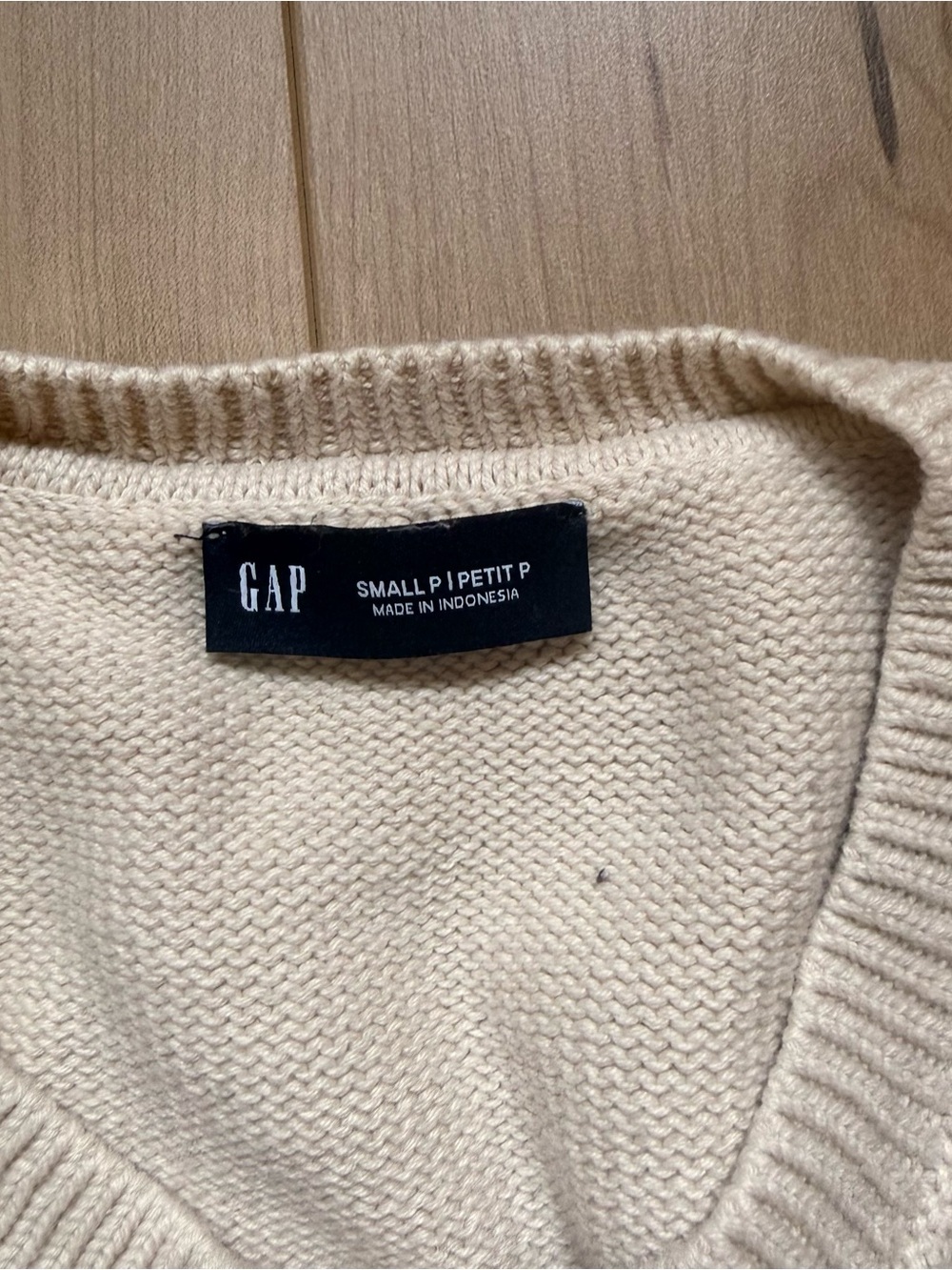 GAP Sleeveless Button-Front Knit Vest - Cream - Picture 3 of 3